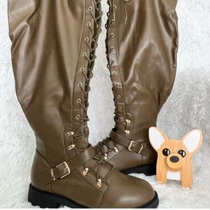 NWT 🏵️𝐎’𝐋𝐢𝐯𝐞 𝐀 𝐋𝐢𝐭𝐭𝐥𝐞 𝐁𝐨𝐨𝐭𝐬🏵️